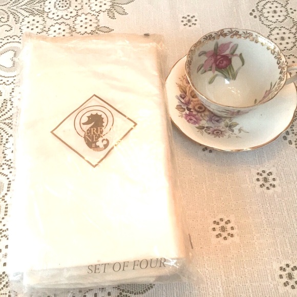 New in Plastic Set/4 Waterford Linens Dancing Silver Dots - Picture 2 of 4